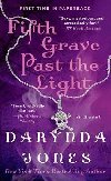 Fifth Grave Past the Light - Jones Darynda