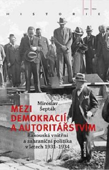 Mezi demokraci a autoritstvm - Miroslav eptk