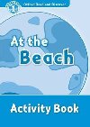Oxford Read and Discover Level 1: at the Beach Activity Book - kolektiv autor